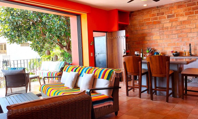 Cerro Apartment | Luxury 3BR Ocean-View Penthouse with Heated Pool - Walk to Beaches & Nightlife