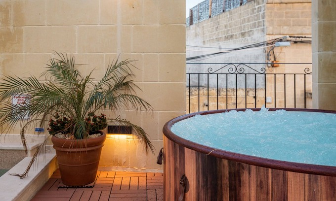 Xaghra House | ☆ Luxury 3BR Traditional House w/Pool, Cinema & Hot Tub ☆