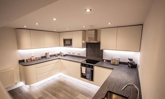 Barbican House | Luxury 4 bedroom ground floor apartment