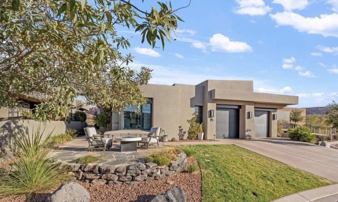 Ivins House | Luxury 4-bedroom Retreat- stellar red rock views – St. George's Premier Getaway