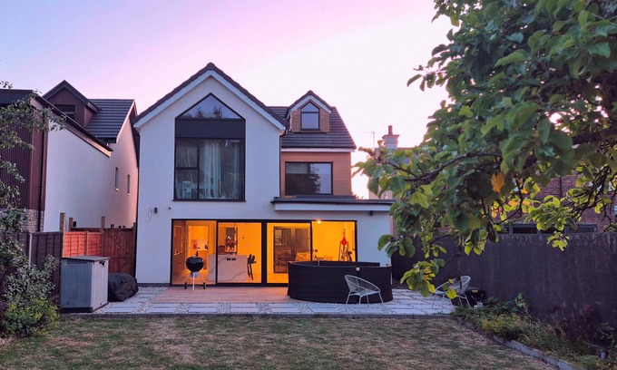 Gawcott House | Luxury 5 Bed with Super King 4 poster nr Bicester