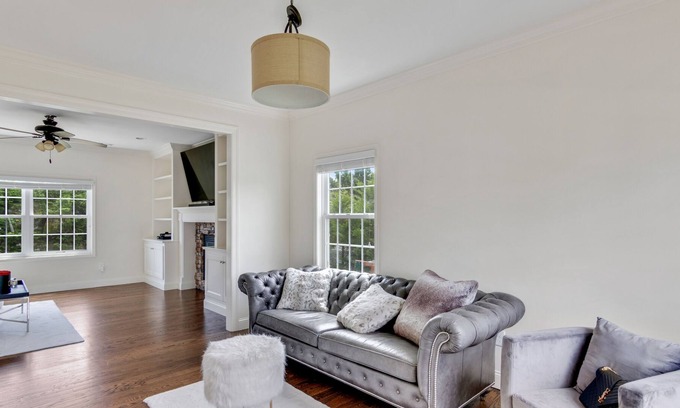 East Massapequa House | Luxury 5 bedroom, close to water, park in yard