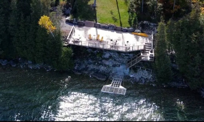 Manitoulin District House | Luxury 5 bedroom cottage on 8 acres of privacy!