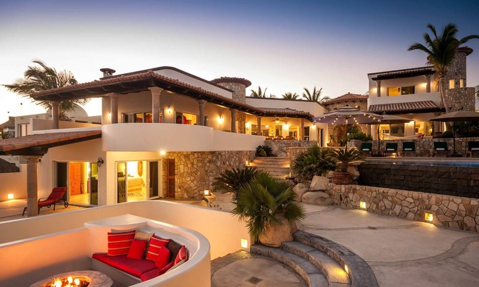 Buzzards Villa | Luxury 5 BR Beachfront Casa Ocho w/ WiFi, Pool, Home Gym + Much More!