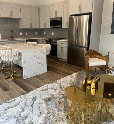 Edgewood Apartment | Luxury 5-Level Townhouse with City View