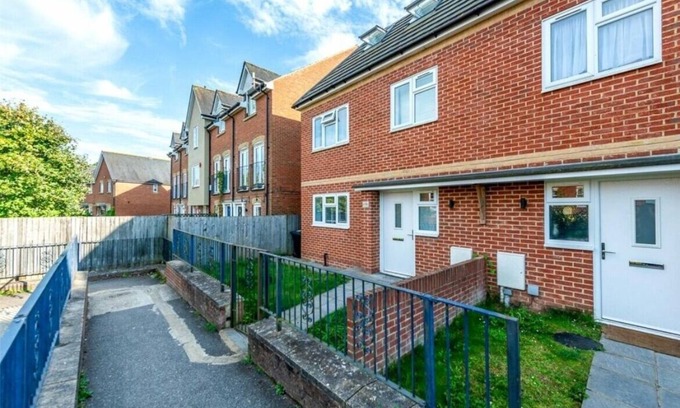 Petham House | Luxury 5BR House, Chartham,Canterbury With Hot Tub