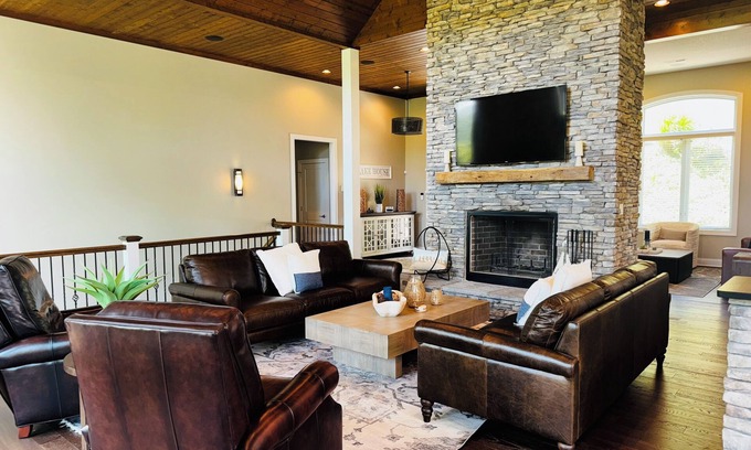 Big Creek House | LUXURY 6 Bed/6Bath in Big Creek, Guest House, Private Dock, Golf Cart, Sleeps 22