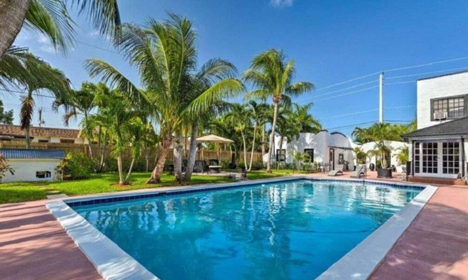 Boynton Beach House | Luxury 6 Bedroom 4 Bath Mini Resort with Pool in Backyard Tropical Paradise!