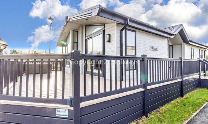 Hopton House | Luxury 6 berth lodge at Broadland Sands in Suffolk ref 20029CV