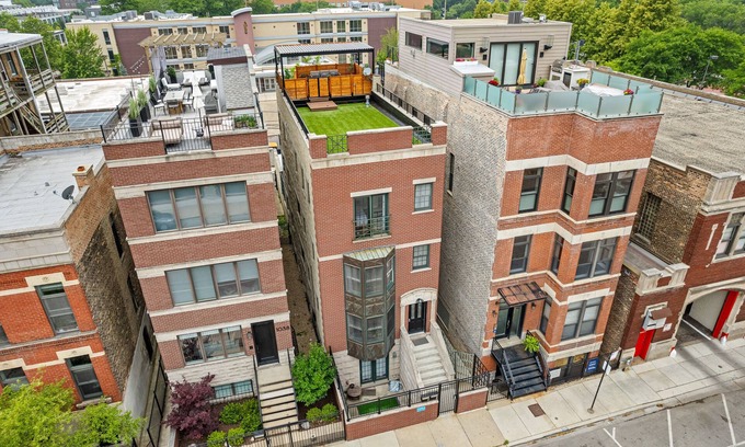 Old Town Condo | Luxury 6BD/5BTH + Roofdeck - Downtown Chicago!