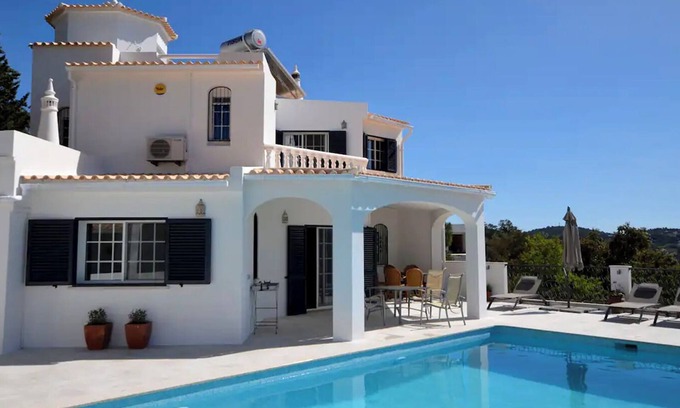 Sao Bras de Alportel Villa | Luxury 8-person Villa with pool and sea view