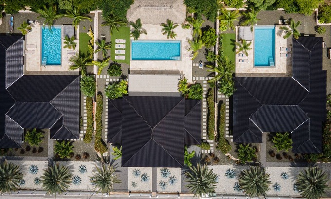 Jan Thiel Villa | Luxury accommodation for 22 people within walking distance of Jan Thiel Beach