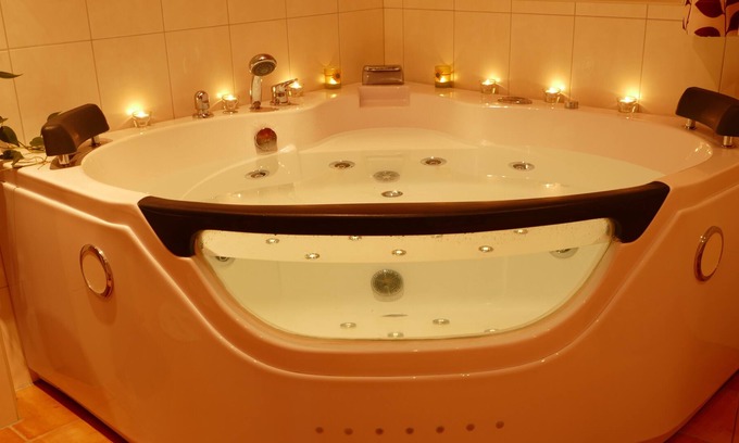 Rhoden Apartment | Luxury apartment with its own whirlpool & fireplace / use of the wellness area incl.