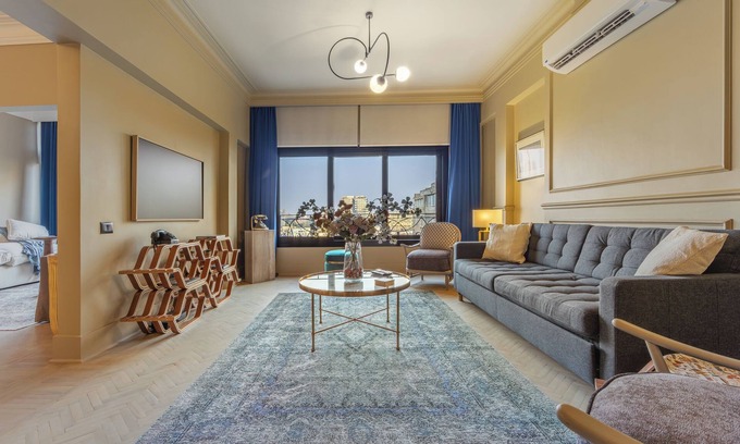 Zamalek Apartment | Luxury Apartment with Nile River Views