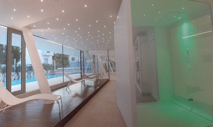 Lido di Jesolo Apartment | Luxury apartment with pool, spa, gym, shared pool and private terrace