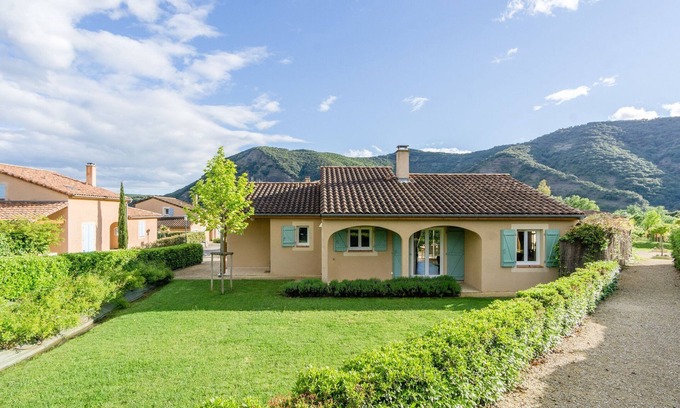 Vallon-Pont-d'Arc Villa | Luxury Ardeche Villa | Villa Lavande | 2 Bedrooms | Private Pool