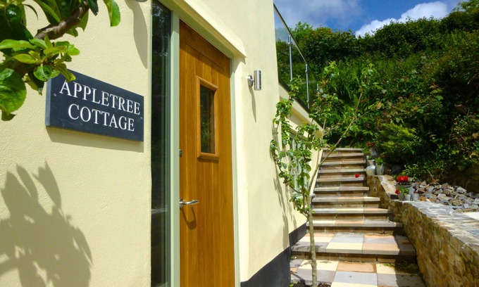 Stokenham House | Luxury barn conversion on the fringes of Start Bay