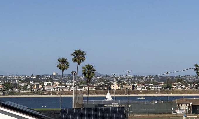 Mission Beach House | Luxury Bayside Retreat – Steps to Sand w/Rooftop Deck & Great for Families!