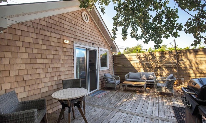 Wading River House | Luxury Beach Cottage: Wineries, Shopping & The Hamptons