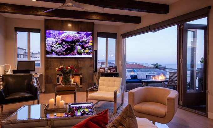 Gas Lamp Section House | Luxury beach vacation - Ocean view bright and fun