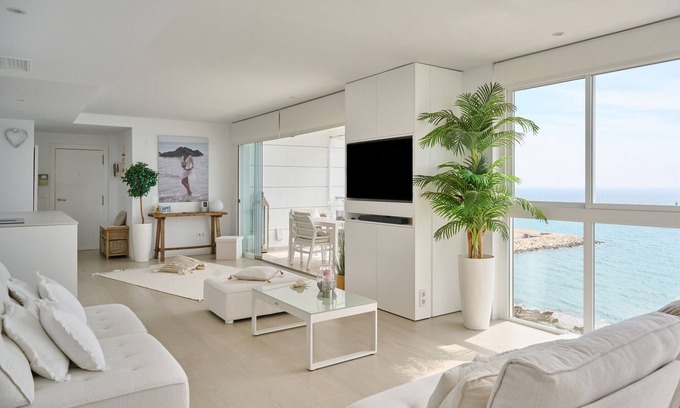 Calpe Apartment | Luxury Beachfront Apartment with Sea Views, Pool, Garden & Wi-Fi