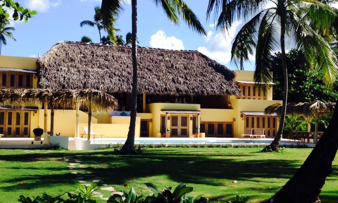 Las Terrenas Villa | Luxury beachfront villa, 8 bedrooms, 14-17 sleeps, 7 bathrooms