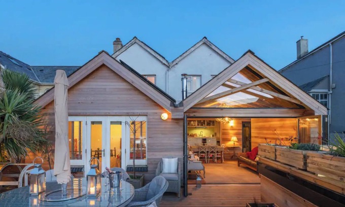 Torcross House | Luxury Beachfront House, Sleeps 12, Free Parking