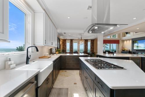Bonita Springs House | Luxury Beachfront Vacation Getaway on Bonita Beach, Sleeps 12