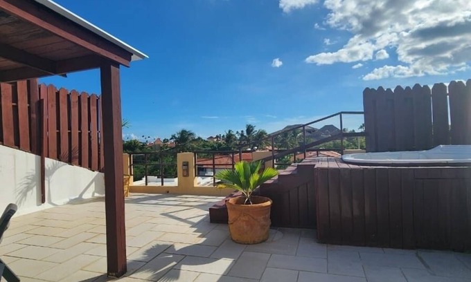 Dominicus Apartment | Luxury Beachside Apartment with Rooftop Terrace & Private Jacuzzi – Sleeps 6