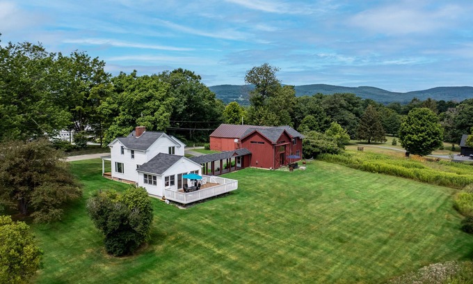 Richmond Villa | LUXURY BERKSHIRES RETREAT - Family Compound! - 2 separate but attached homes!