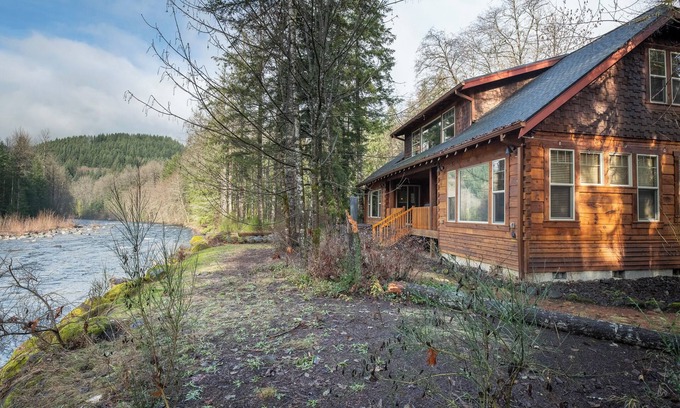 Mount Hood Village House | Luxury by the river, Hot tub, close to hiking trails!