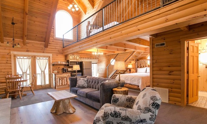 Millersburg Apartment | Luxury Cabin Suite only 1/2 Mile to Berlin Ohio