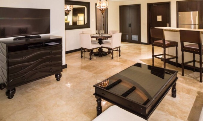 Zona Hotelera Condo | Luxury Cabo Villa 1BR/1BA