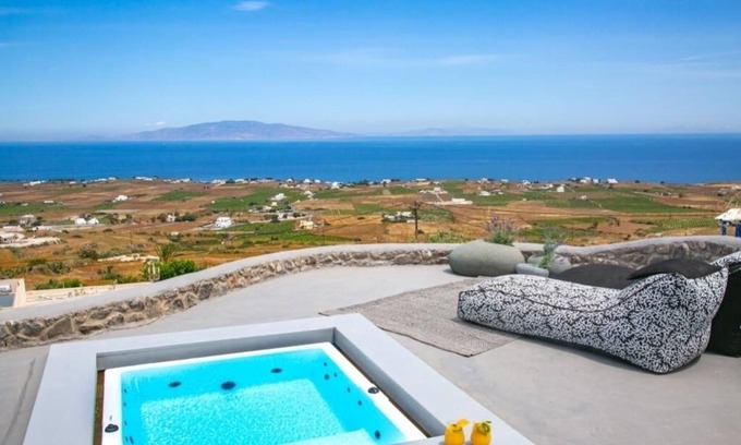 Oia Hotel | Luxury Cave Villa with Outdoor Jetted Tub and Sea View