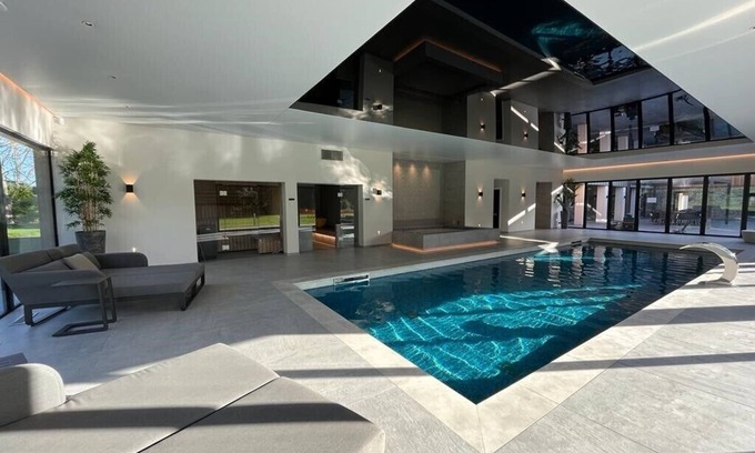 Bosham House | Luxury Cedar House, Private Garden & Pool House