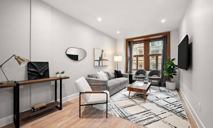 Old Montreal Apartment | Luxury Central Old Port MTL Apt - Notre-Dame