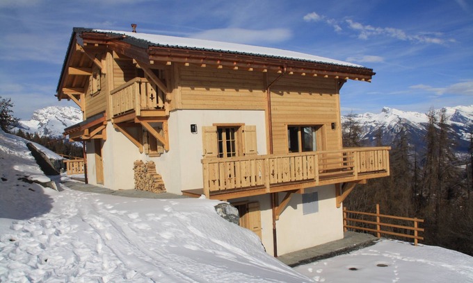 La Tzoumaz Ski Chalet | Luxury Chalet for 10 people away from the crowds