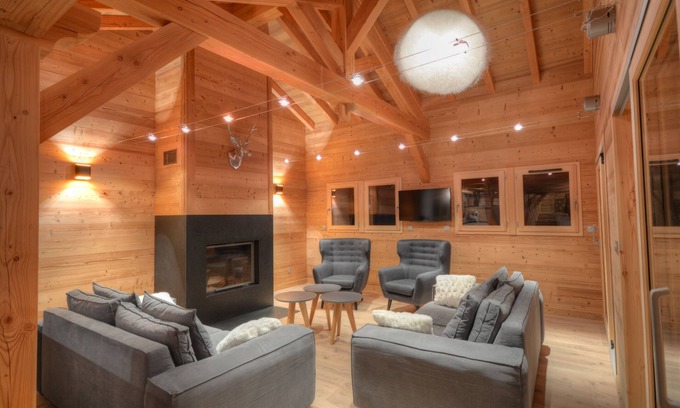 Les Carroz-d'Araches Ski Chalet | Luxury chalet in Les Carroz d’Arâches, sauna, billiards, 8 showers, 8 bedrooms