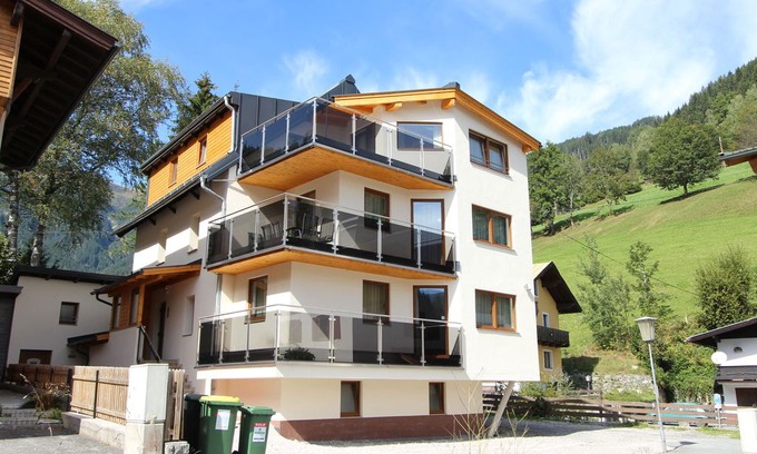 Schmitten Apartment | Luxury Chalet in Zell am See with Terrace