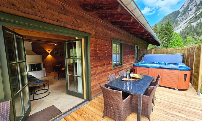 Ruhpolding Apartment | Luxury Chalet Rauschberg, 115sqm, 3 bedrooms, box-spring beds, terrace with Jacuzzi