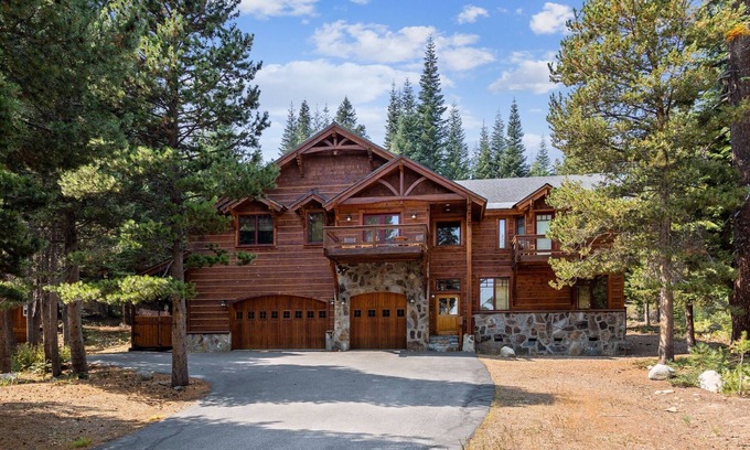 Truckee House | Luxury Chalet with Hot Tub in Private Setting - Tahoe Donner by RedAwning