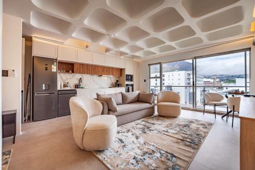 Cape Town City Centre Apartment | Luxury City-Center Apt with Balcony, Aircon & View