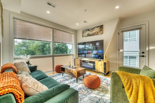 16th Street Heights Apartment | Luxury City Centered Oasis