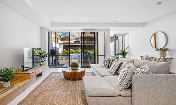 Cottesloe House | Luxury Coastal Townhouse: 130m to Cottesloe Beach!