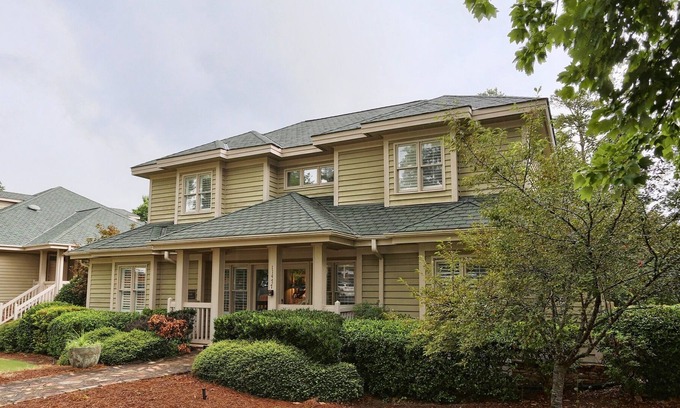 Chapel Hill House | Luxury cottage in a gated community overlooking a golf course, #3 of 4