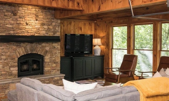Clayton House | Luxury Creekside Lodge on Lake Burton – Walk to Marina