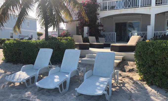 Nassau House | LUXURY DESIGN COZY BEACH HOUSE FULLY RENOVATED 5 Stars L