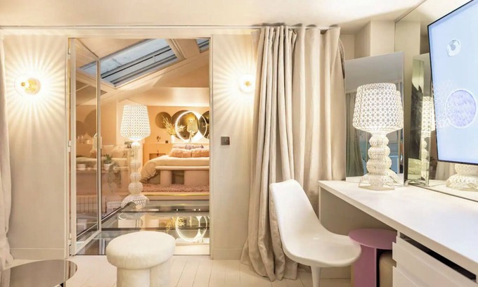 Quartier du Faubourg-Montmartre Apartment | Luxury Designer 215 sq.m Central Paris Apartment