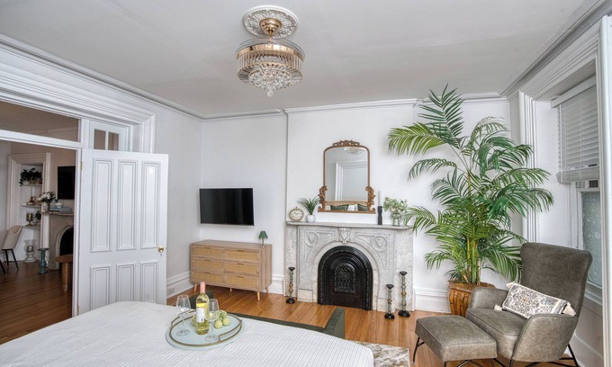 Troy Apartment | Luxury Downtown 2 bd w/Backyard, grill