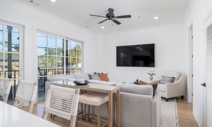 Tuscaloosa House | Luxury Downtown Home with View of the Stadium